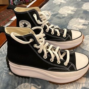 Converse women’s run star hike platform sneakers. So cute. Never worn.